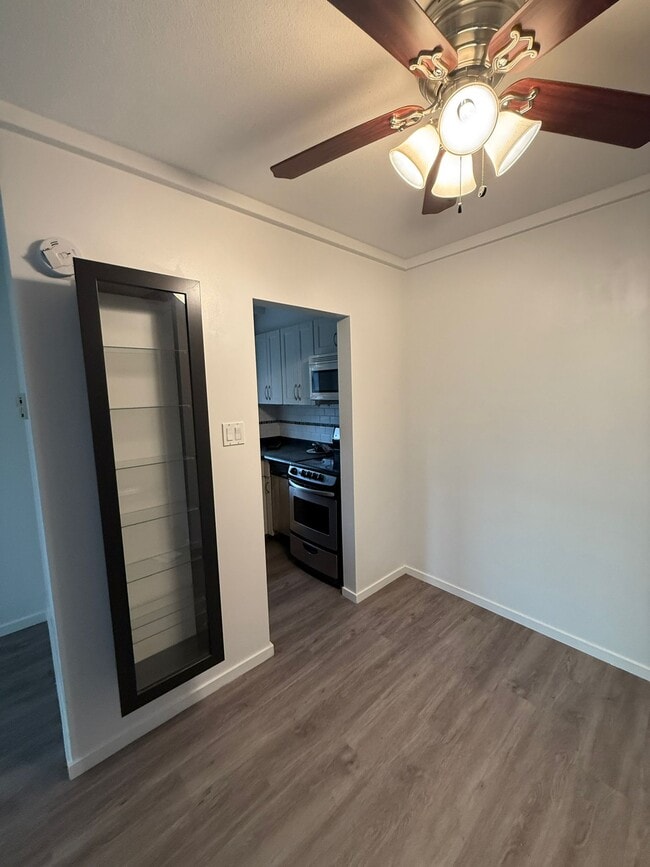 1219 Harwood St in Vancouver, BC - Building Photo - Building Photo