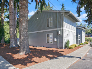 Madrona Park in Tacoma, WA - Foto de edificio - Building Photo