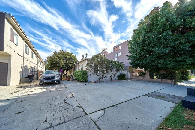 1734 S Barrington Ave in Los Angeles, CA - Building Photo - Building Photo