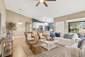5694 Northpointe Ln, Unit 2 in Boynton Beach, FL - Foto de edificio - Building Photo