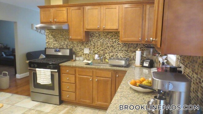 7 Rice St in Brookline, MA - Building Photo - Building Photo