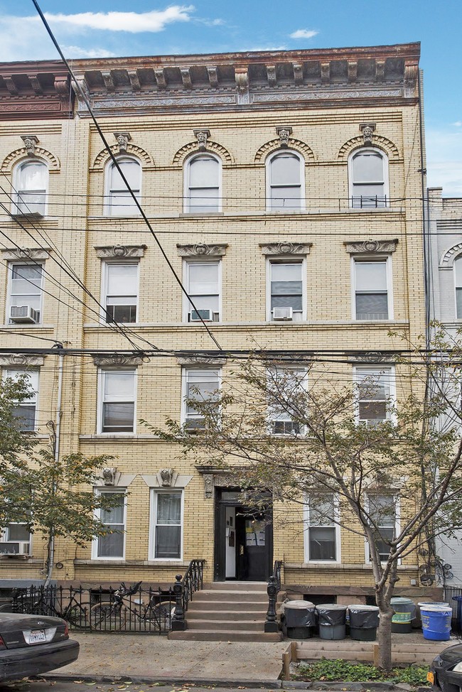 67 Sutton St in Brooklyn, NY - Building Photo - Building Photo