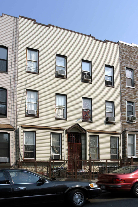 224 Troutman St in Brooklyn, NY - Building Photo