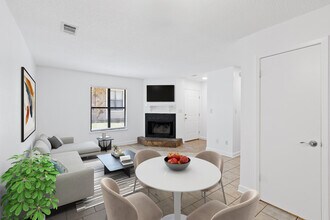 6346 W Fairfield Dr in Pensacola, FL - Building Photo - Building Photo
