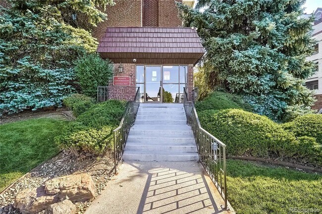 4110 Hale Pkwy in Denver, CO - Foto de edificio - Building Photo