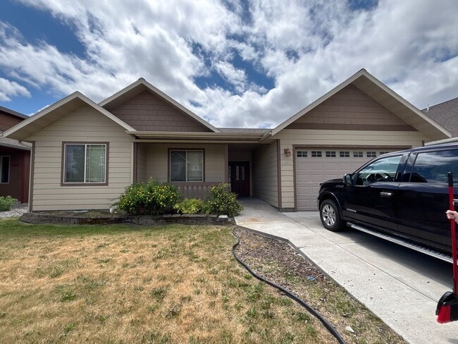 property at 4634 Glenwood Dr