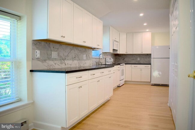 414 Warren Rd in Wayne, PA - Building Photo - Building Photo