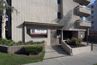 Hobart Apartments in Los Angeles, CA - Building Photo - Building Photo