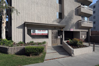 Hobart Apartments in Los Angeles, CA - Foto de edificio - Building Photo