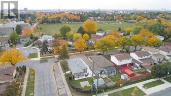 2 Betteridge Ln in Toronto, ON - Building Photo