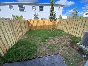 16227 SW 292nd St in Homestead, FL - Foto de edificio - Building Photo