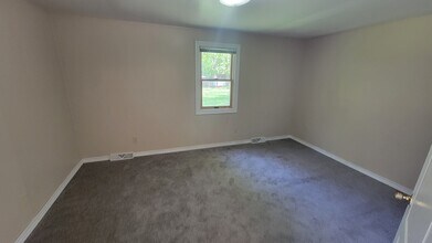 2107 Plymouth Dr in Uniontown, OH - Building Photo - Building Photo