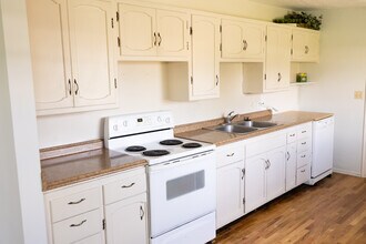 1316 Kent Cir in Layton, UT - Building Photo - Building Photo