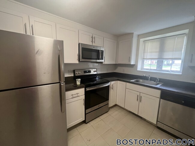 8 Captain Parker Arms in Lexington, MA - Building Photo - Building Photo