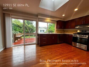 12911 SE 66th Pl in Bellevue, WA - Building Photo - Building Photo