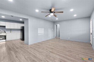 805 S 32nd St in Temple, TX - Building Photo