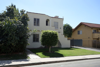 5042 Rosewood Ave in Los Angeles, CA - Building Photo - Building Photo