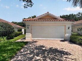 5712 Drummond Way in Naples, FL - Building Photo