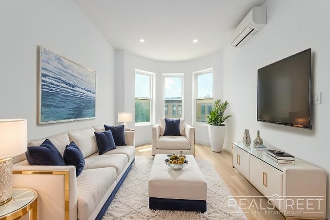 Brand New 3 Bed 2 Bath Parlor Floor in Rid
