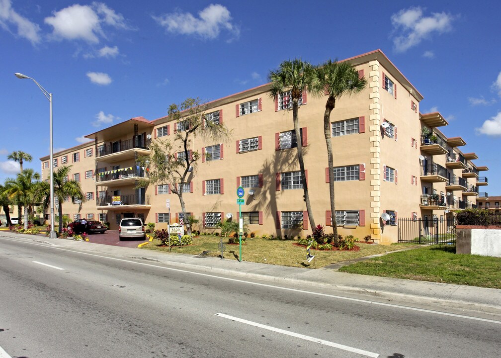 Gold King II Apartments in North Miami, FL - Foto de edificio