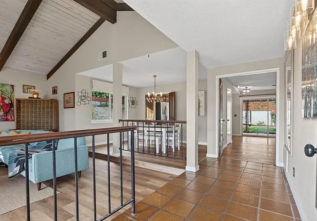 51 Calle Escalon in Camarillo, CA - Foto de edificio - Building Photo