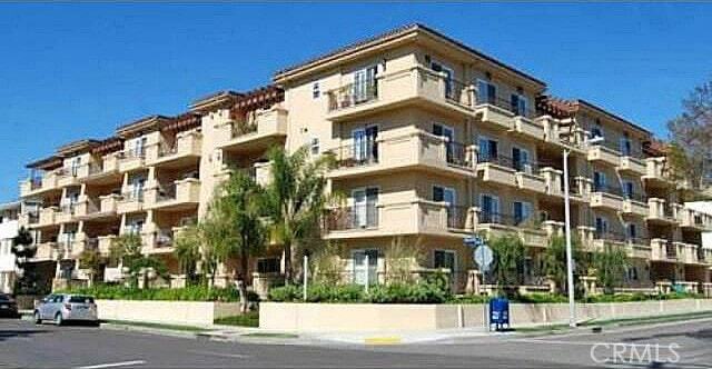 11911 Mayfield Ave, Unit PH7 in Los Angeles, CA - Building Photo
