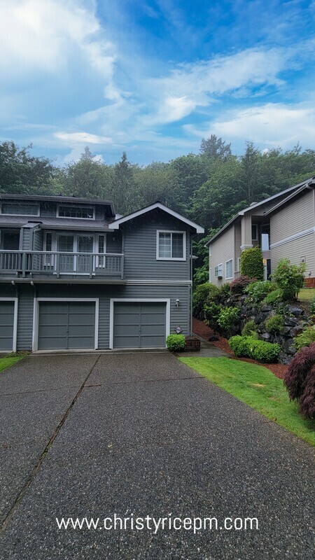 9205 NE 128th Ln in Kirkland, WA - Building Photo - Building Photo