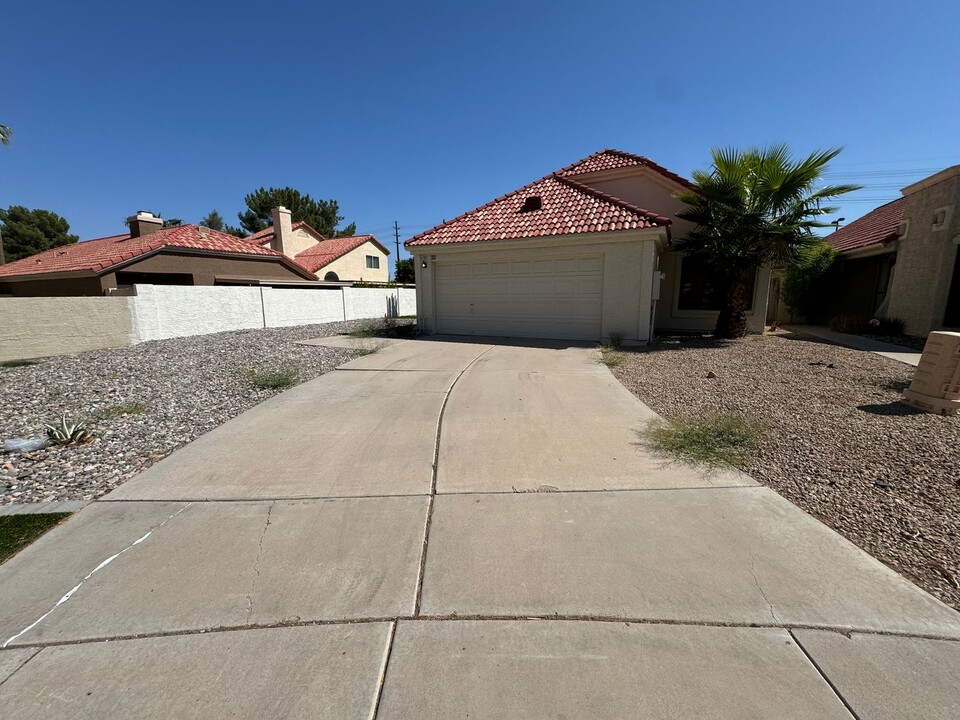 537 N Red Rock St in Gilbert, AZ - Foto de edificio