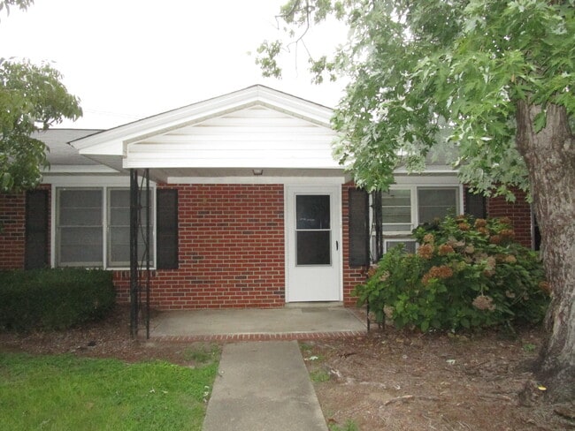 211 W Hampton Ave