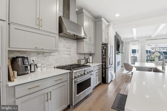 20246 Northpark Dr in Ashburn, VA - Building Photo - Building Photo