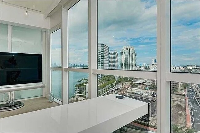 450 Alton Rd, Unit 1508 in Miami Beach, FL - Building Photo - Building Photo