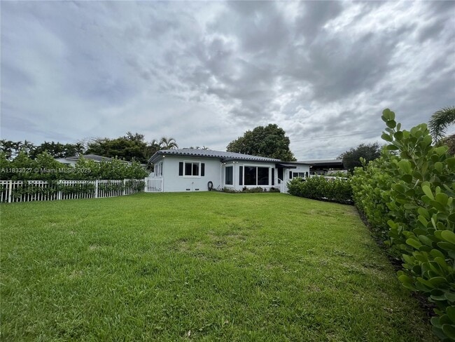 600 Forrest Dr in Miami Springs, FL - Building Photo - Building Photo