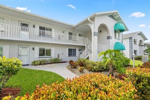 228 Belina Dr in Naples, FL - Building Photo