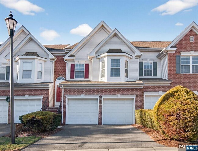 124 Barclay Dr in Nutley, NJ - Building Photo - Building Photo