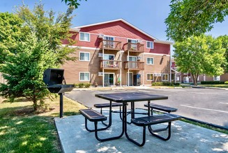 Southwinds Apartments in Des Moines, IA - Building Photo - Building Photo