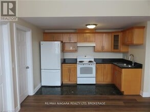 58 Jarvis St in Fort Erie, ON - Building Photo - Building Photo