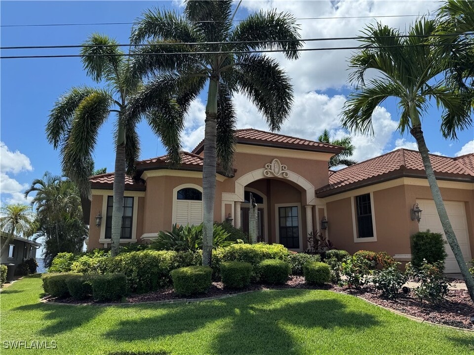 3115 SE 22nd Pl in Cape Coral, FL - Building Photo