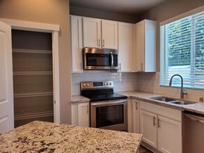 6912 Liberty Ln in Tumwater, WA - Building Photo - Building Photo