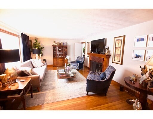 21 Avon St-Unit -1 in Stoneham, MA - Building Photo - Building Photo