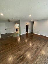8910 Manchester in Kansas City, MO - Building Photo - Building Photo