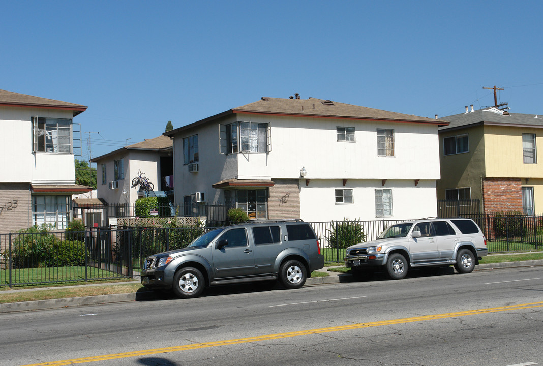 7127 Whitsett Ave in North Hollywood, CA - Building Photo