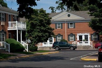 60 Chelsea Ct-Unit -AD-14 in Bohemia, NY - Building Photo - Building Photo