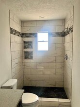 233 S Ohio Ave in La Porte, TX - Building Photo - Building Photo