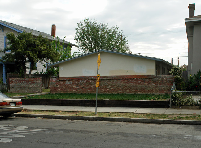 360 N Calaveras St in Fresno, CA - Building Photo - Building Photo