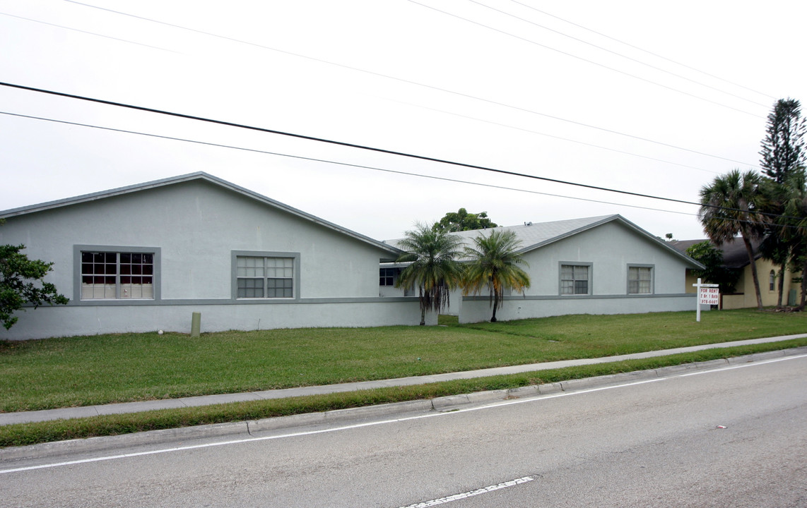 Sunset Lake Villas in Margate, FL - Building Photo