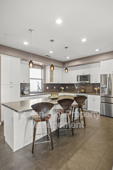 569 E Montecito St in Santa Barbara, CA - Building Photo