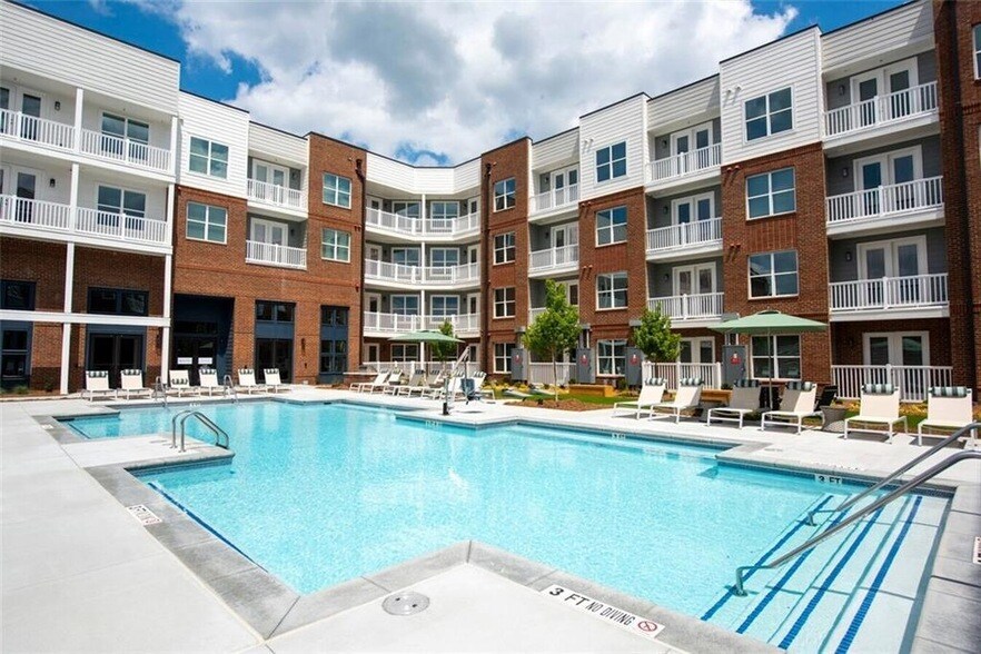 550 Webb Gin House Rd in Lawrenceville, GA - Building Photo