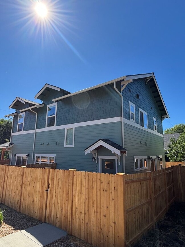 605 NW Portland Ave in Bend, OR - Building Photo - Building Photo