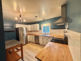 1473 Greenbrier Dr in Traverse City, MI - Building Photo