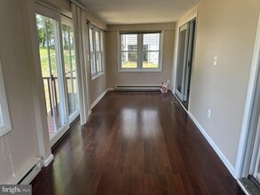 7648 Beach Dr in Pasadena, MD - Building Photo - Building Photo